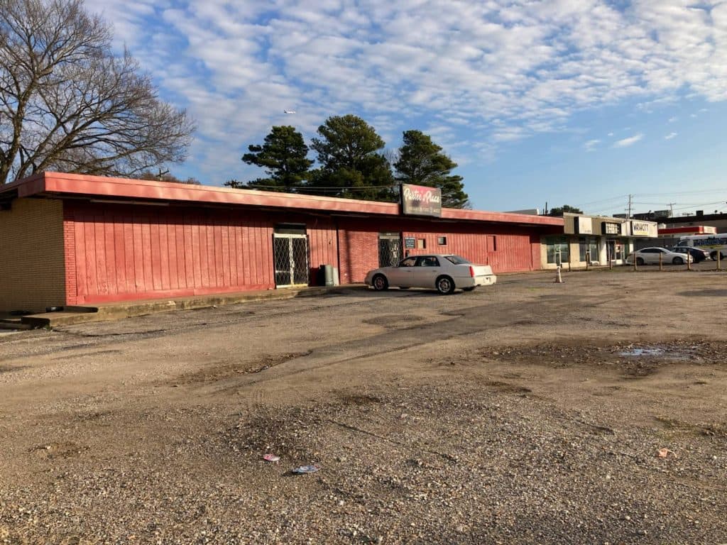 5162 Millbranch Rd. Memphis, TN, 38116  |  Restaurant & Lounge
