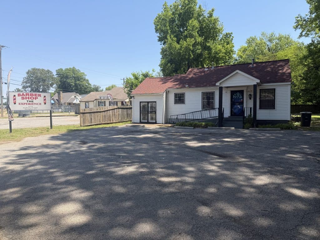 4119 JACKSON AVE, MEMPHIS, TN 38128.  Owner-User Barbershop. $189,900 Approx. 941 SF
