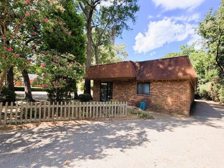 Vacant Commercial Building Available-User Opportunity  | 3734 Park Avenue